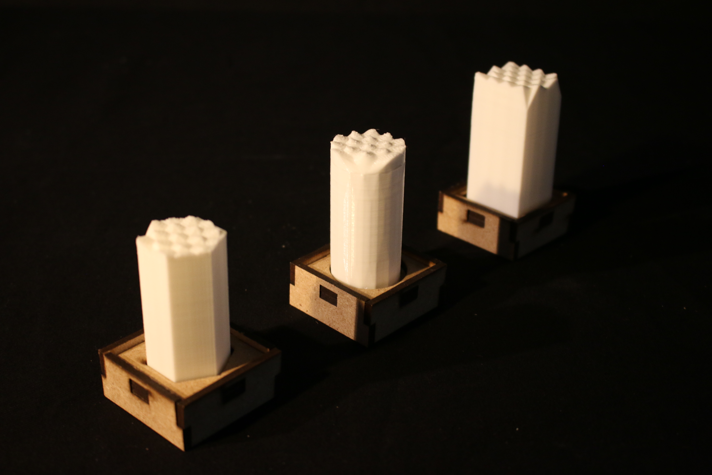 Robotic arm printing an interlocking clay unit